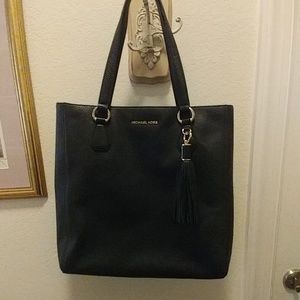 Final Price Michael Kors black leather handbag